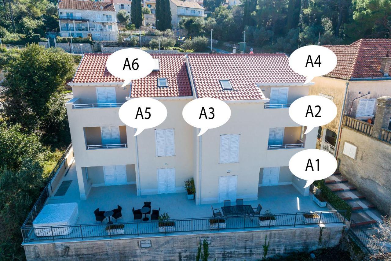 קאבטאט Apartments Rilovic, City And Sea View Apartments מראה חיצוני תמונה