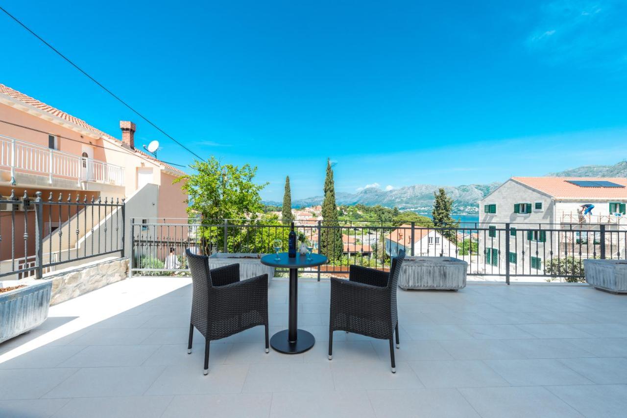 קאבטאט Apartments Rilovic, City And Sea View Apartments מראה חיצוני תמונה
