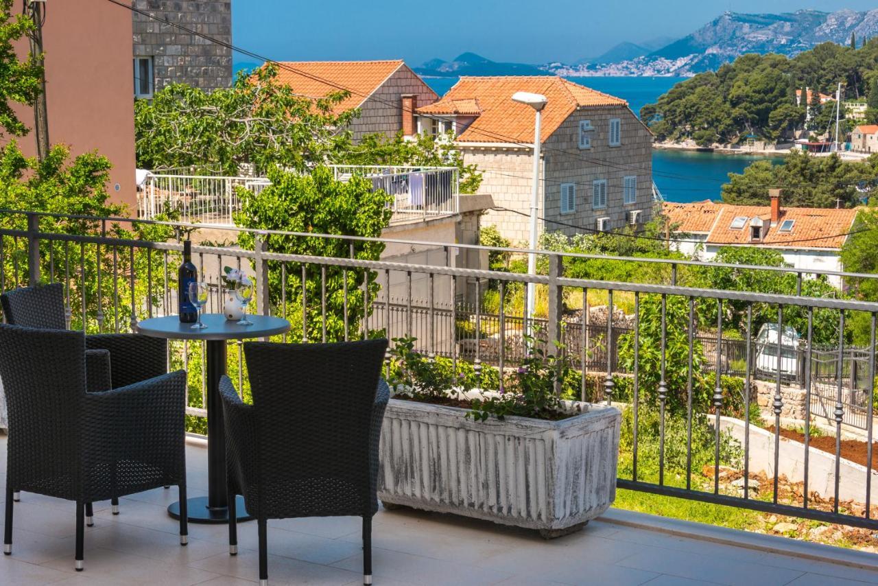 קאבטאט Apartments Rilovic, City And Sea View Apartments מראה חיצוני תמונה