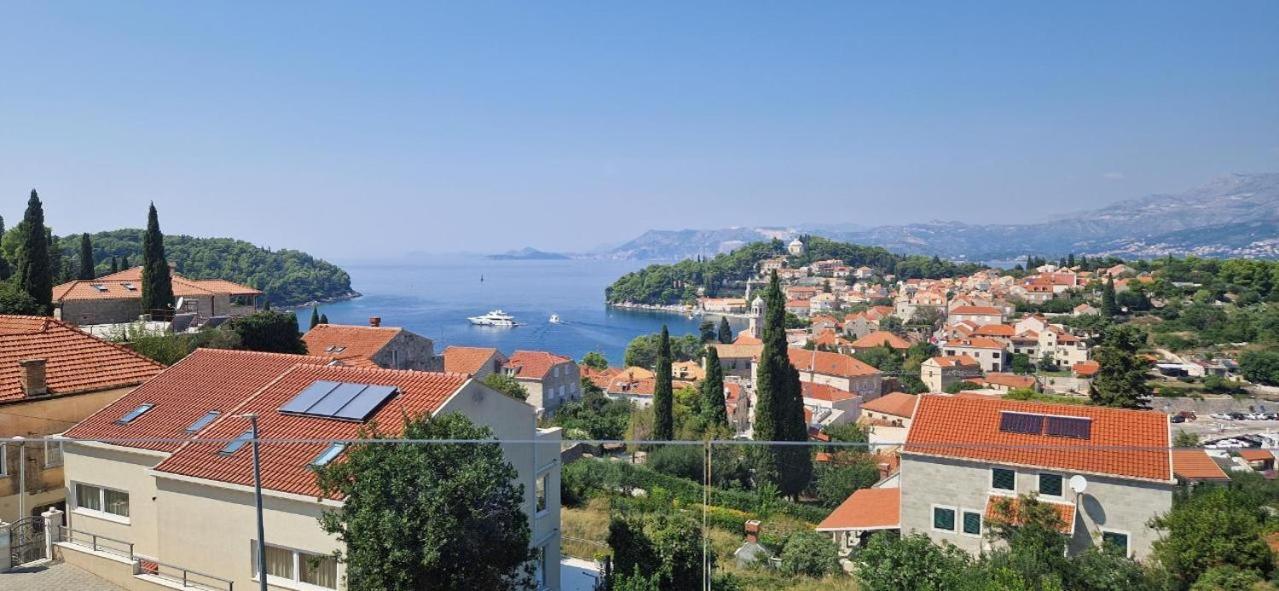 קאבטאט Apartments Rilovic, City And Sea View Apartments מראה חיצוני תמונה