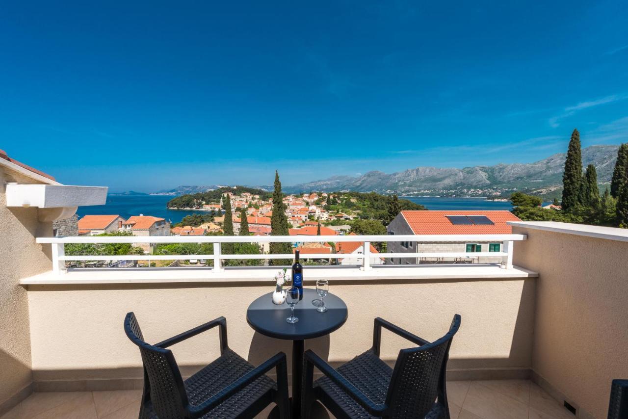 קאבטאט Apartments Rilovic, City And Sea View Apartments מראה חיצוני תמונה
