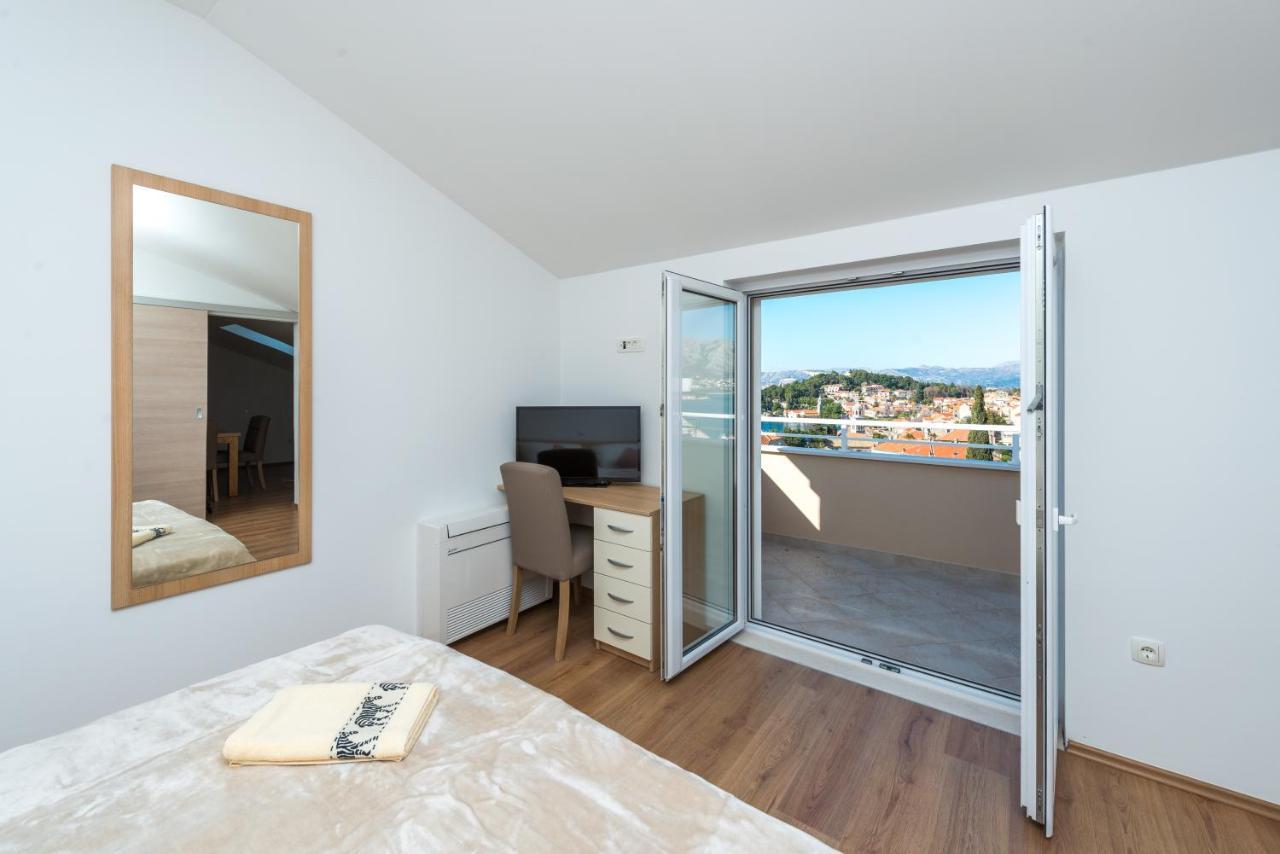 קאבטאט Apartments Rilovic, City And Sea View Apartments מראה חיצוני תמונה