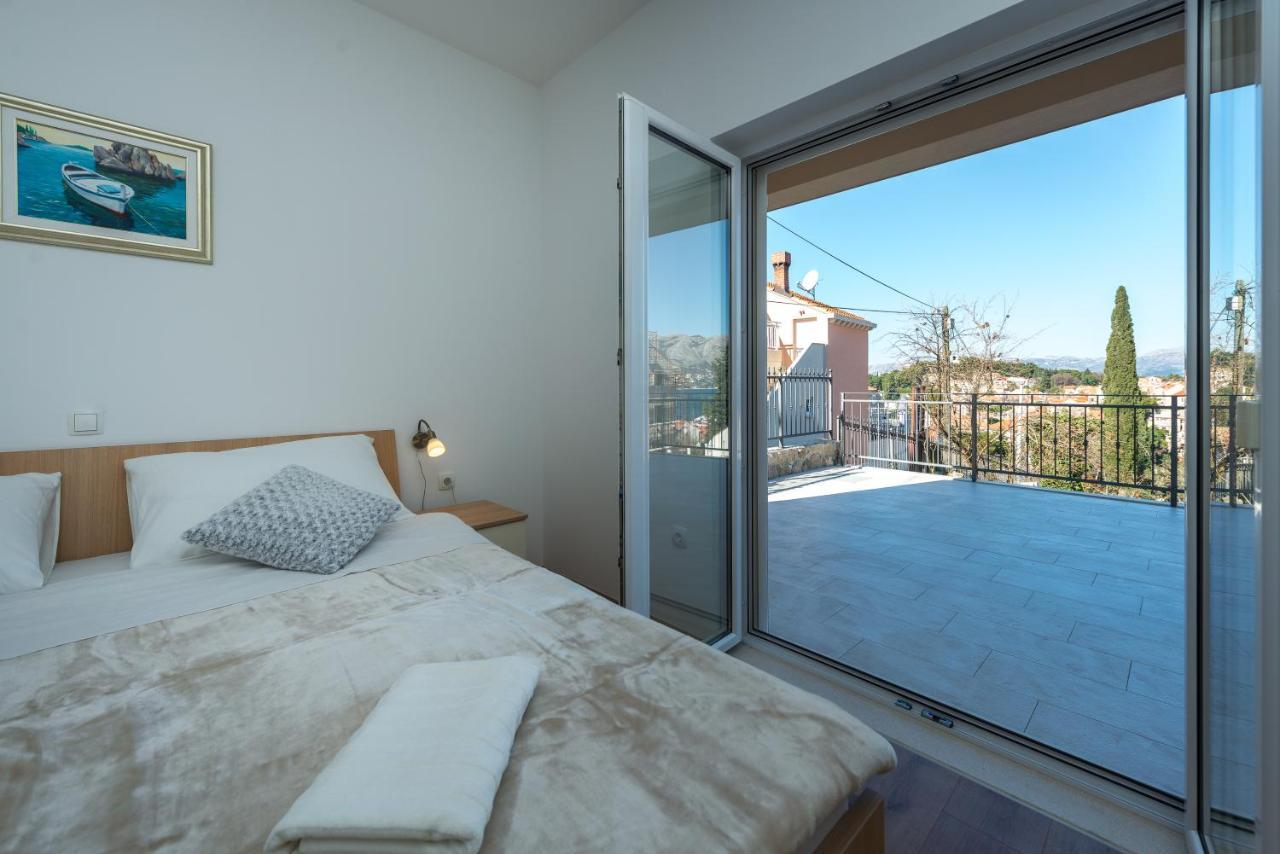 קאבטאט Apartments Rilovic, City And Sea View Apartments מראה חיצוני תמונה