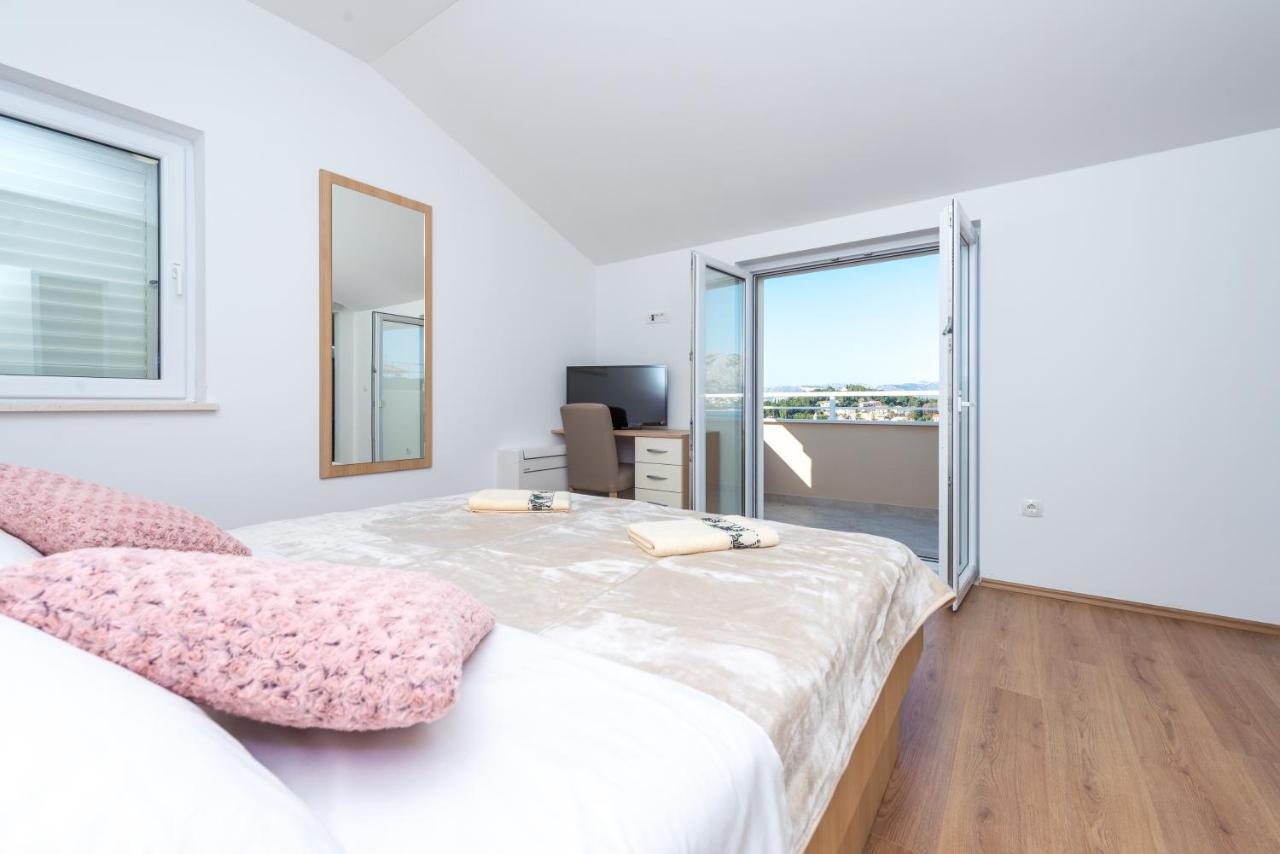 קאבטאט Apartments Rilovic, City And Sea View Apartments מראה חיצוני תמונה