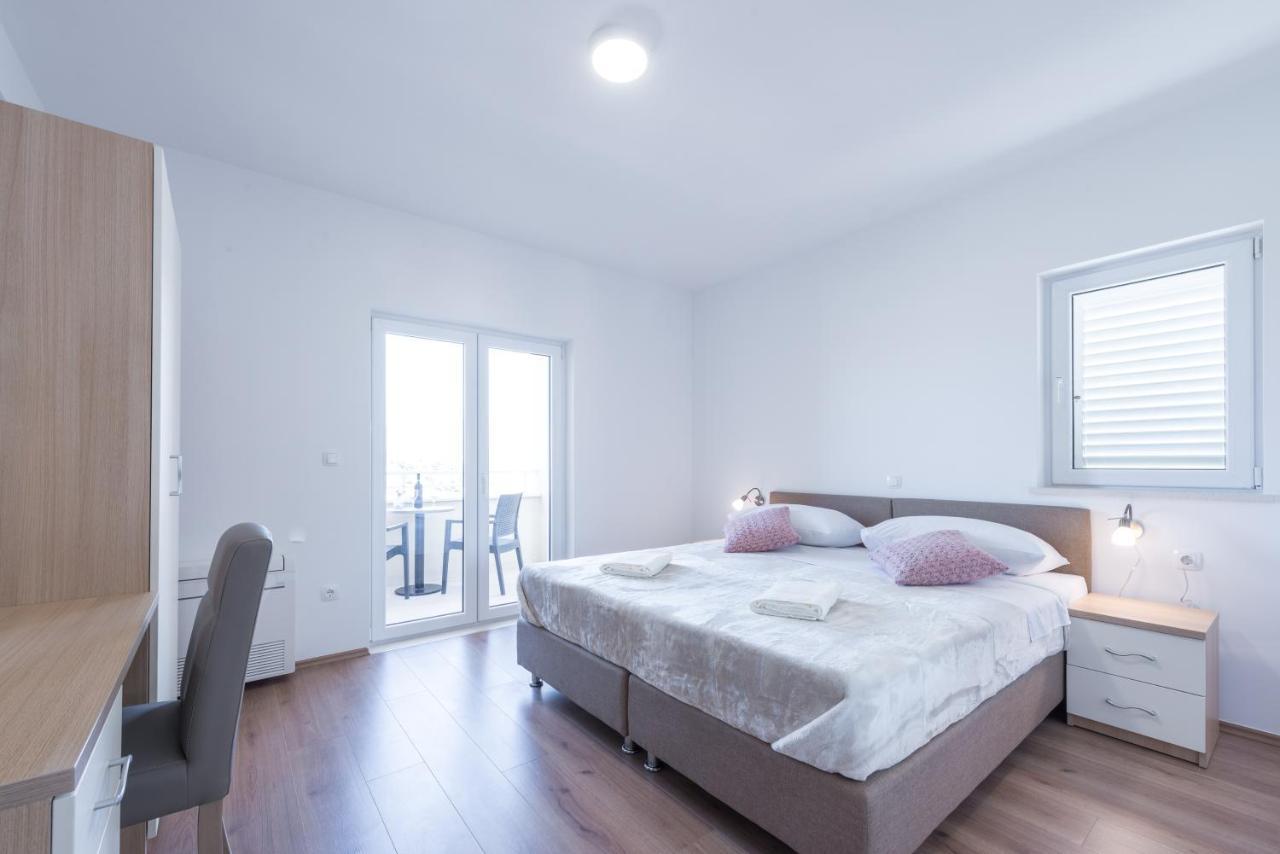 קאבטאט Apartments Rilovic, City And Sea View Apartments מראה חיצוני תמונה