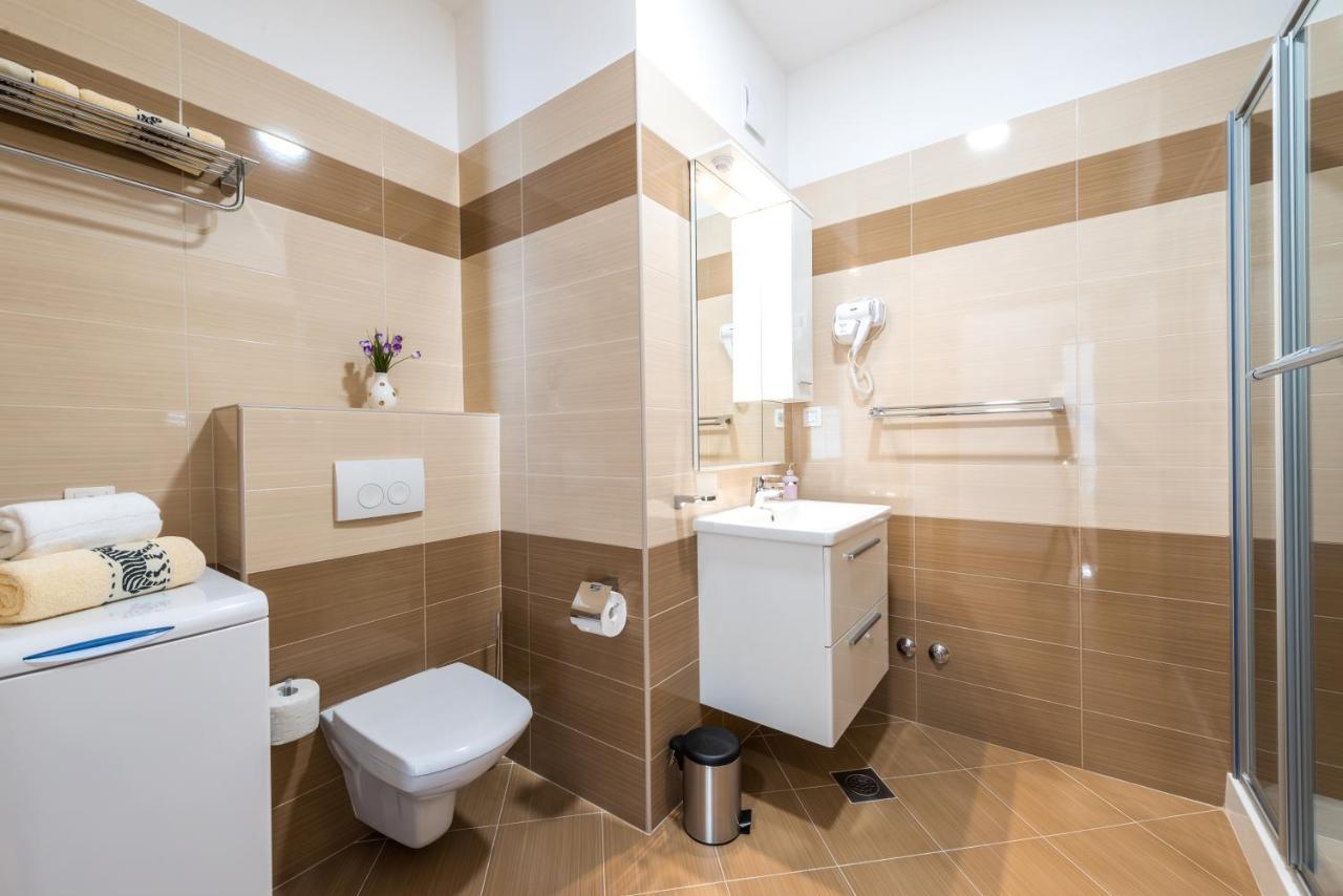 קאבטאט Apartments Rilovic, City And Sea View Apartments חדר תמונה