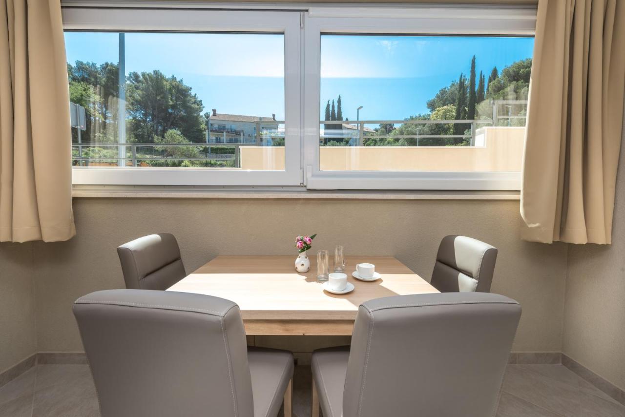 קאבטאט Apartments Rilovic, City And Sea View Apartments מראה חיצוני תמונה