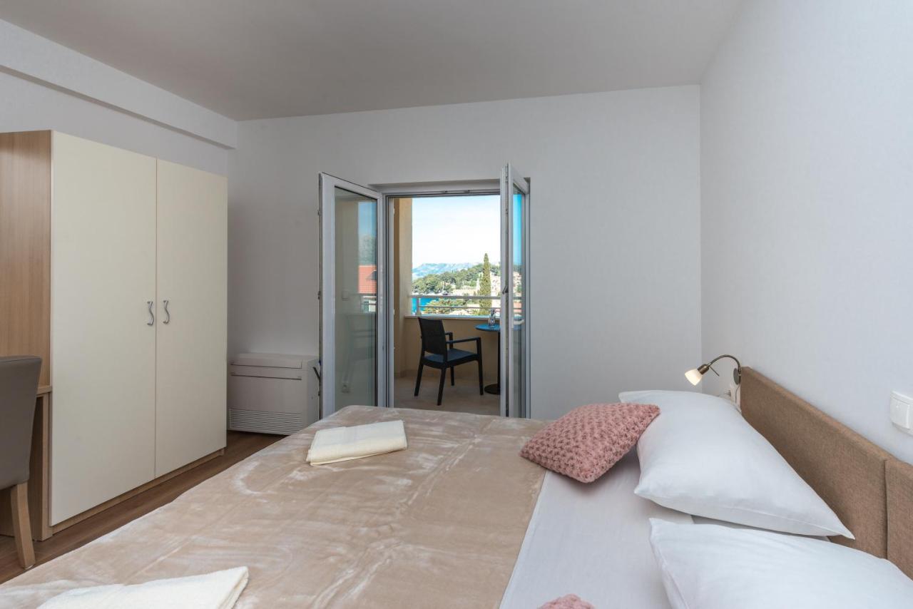 קאבטאט Apartments Rilovic, City And Sea View Apartments מראה חיצוני תמונה