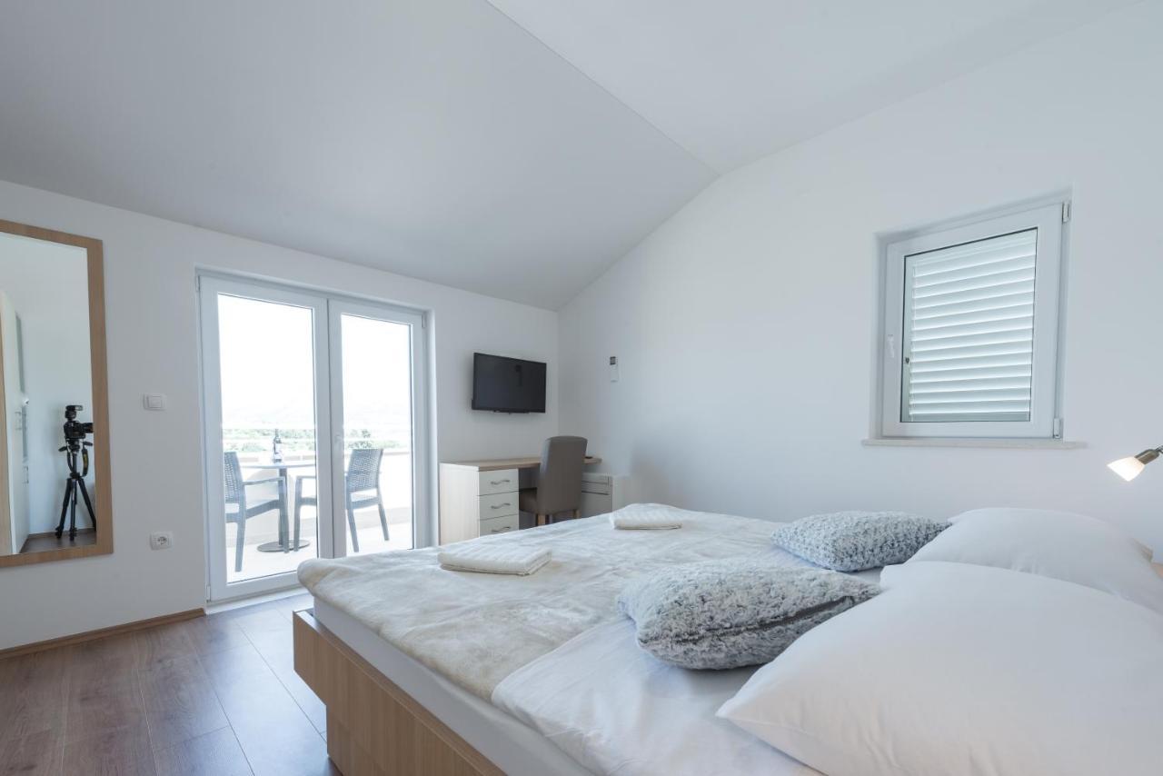 קאבטאט Apartments Rilovic, City And Sea View Apartments מראה חיצוני תמונה