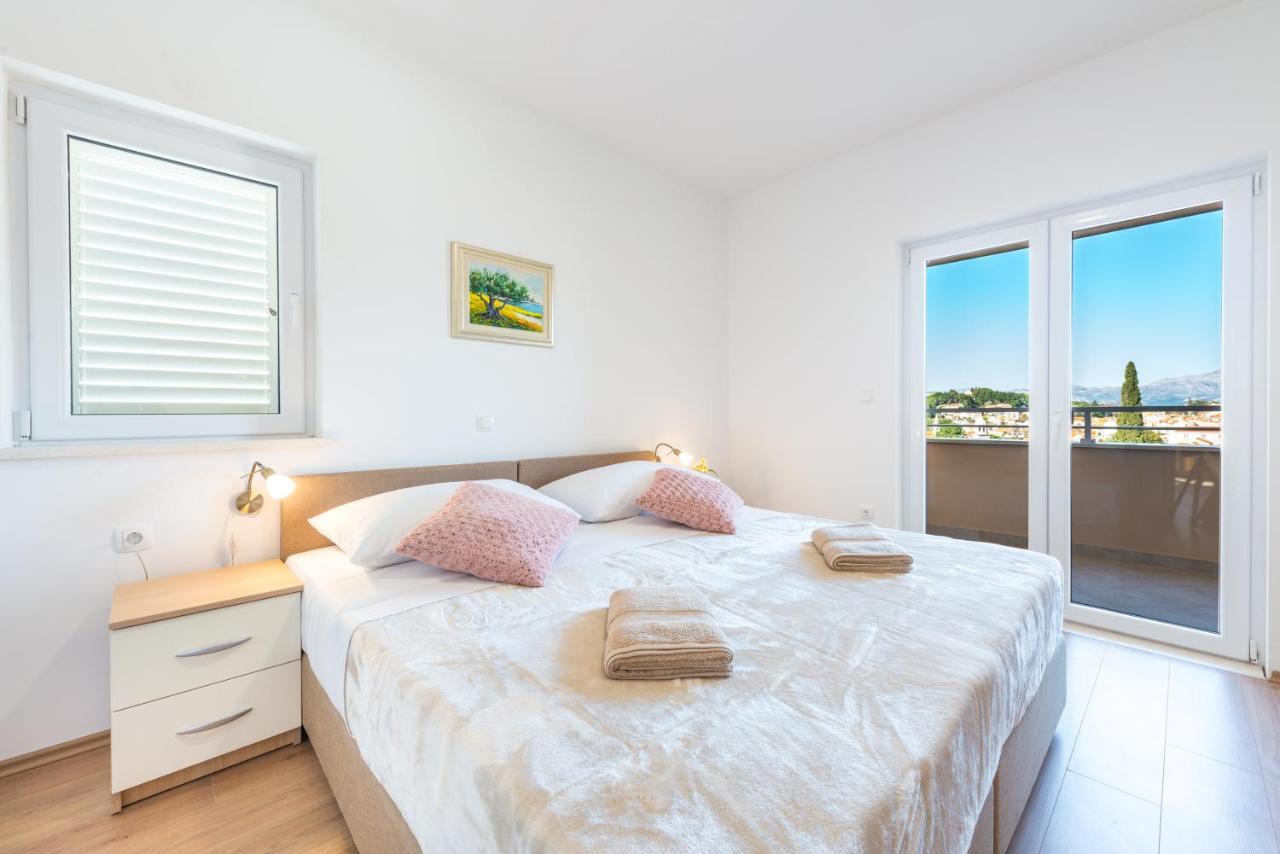 קאבטאט Apartments Rilovic, City And Sea View Apartments מראה חיצוני תמונה